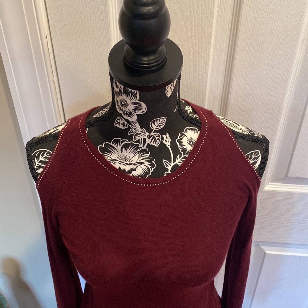 WHBM Open shoulder lightweight sweater - Picture 4 of 5